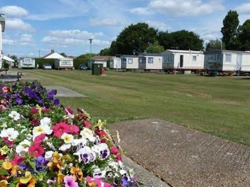 Copthorne Caravans Hotel Merston Buitenkant foto