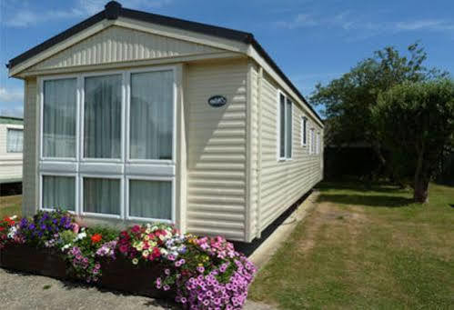 Copthorne Caravans Hotel Merston Buitenkant foto
