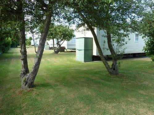 Copthorne Caravans Hotel Merston Buitenkant foto