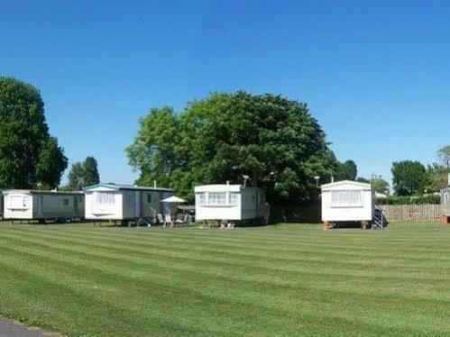 Copthorne Caravans Hotel Merston Buitenkant foto